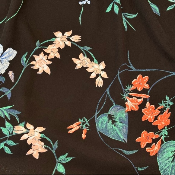 Banana Republic Sleeveless Pleated Neck Blouse Tropical Dark Floral Black Large - Picture 7 of 10